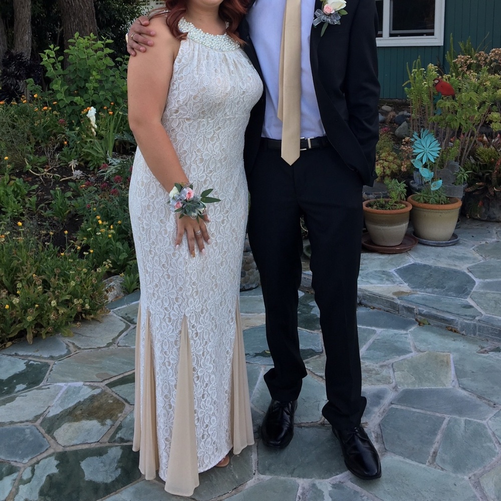 Cachet Dress For Homecoming, Bride, Prom, Lace & Pearl Beading Worn Once Size 16 - Picture 15 of 16